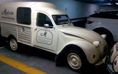 Furgones Citroën 2cvs estilo «vintage».